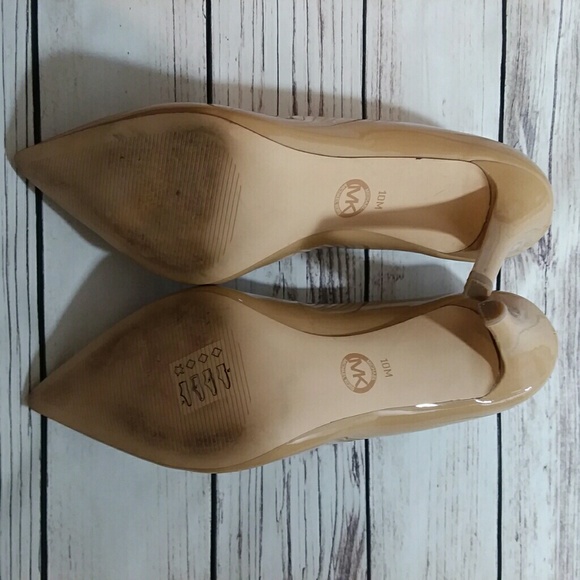 MICHAEL KORS TAN NUDE PATENT PUMPS HEELS GOLD BOWS - Picture 7 of 8